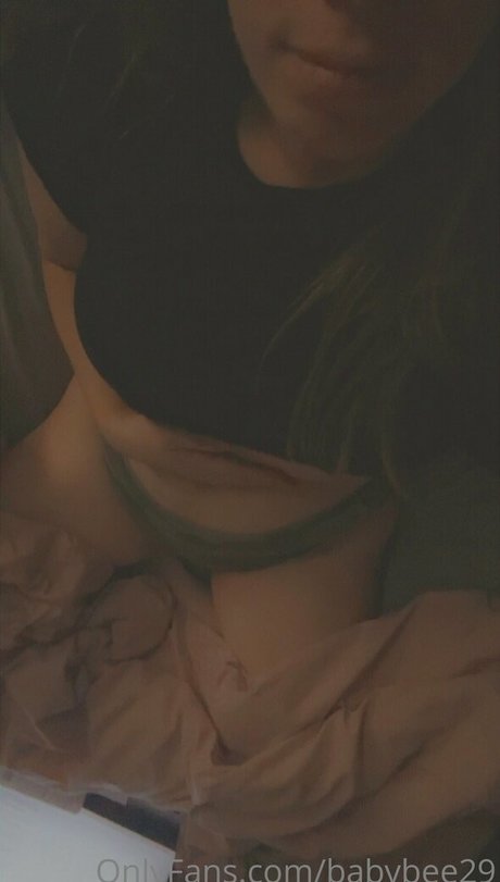 Foto di nudo di fuga di OnlyFans di Babybee29