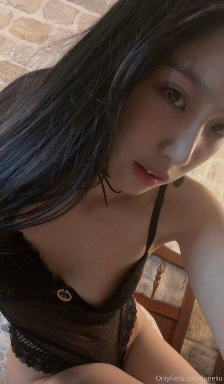 Foto di nudo di fuga di OnlyFans di Juneliu