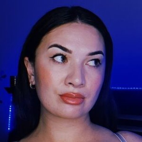 Buxom_babenz