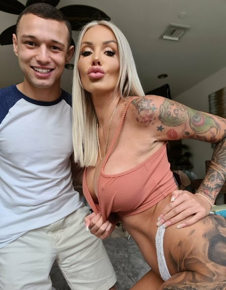 Foto di nudo di fuga di OnlyFans di Blondiebombxxx