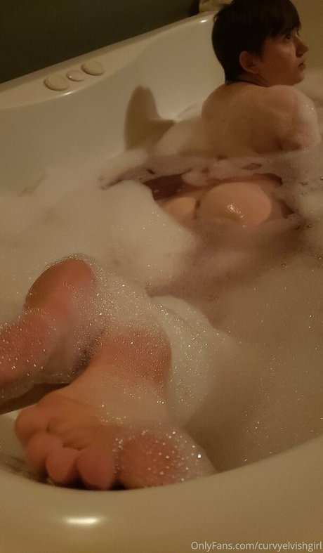 Foto di nudo di fuga di OnlyFans di Curvyelvishgirl