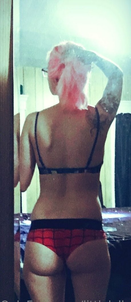 Foto di nudo di fuga di OnlyFans di Littlelolly89