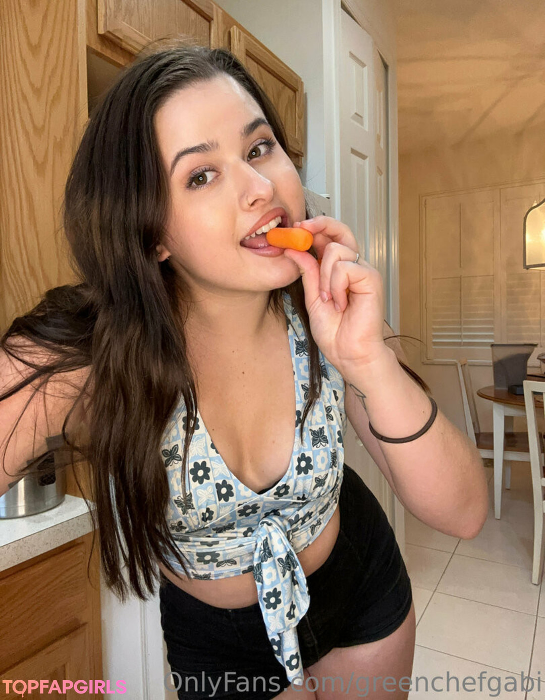 Foto di nudo di fuga di OnlyFans di Greenchefgabi #10 Foto di nudo di fuga di OnlyFans di Greenchefgabi #10