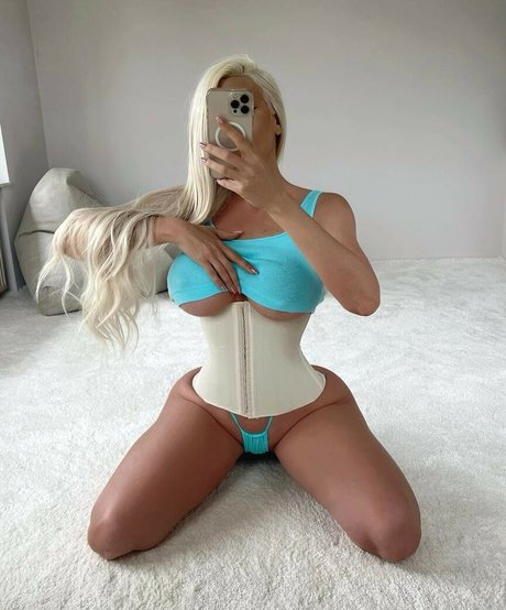 Foto di nudo di fuga di OnlyFans di Jelena Karleusa