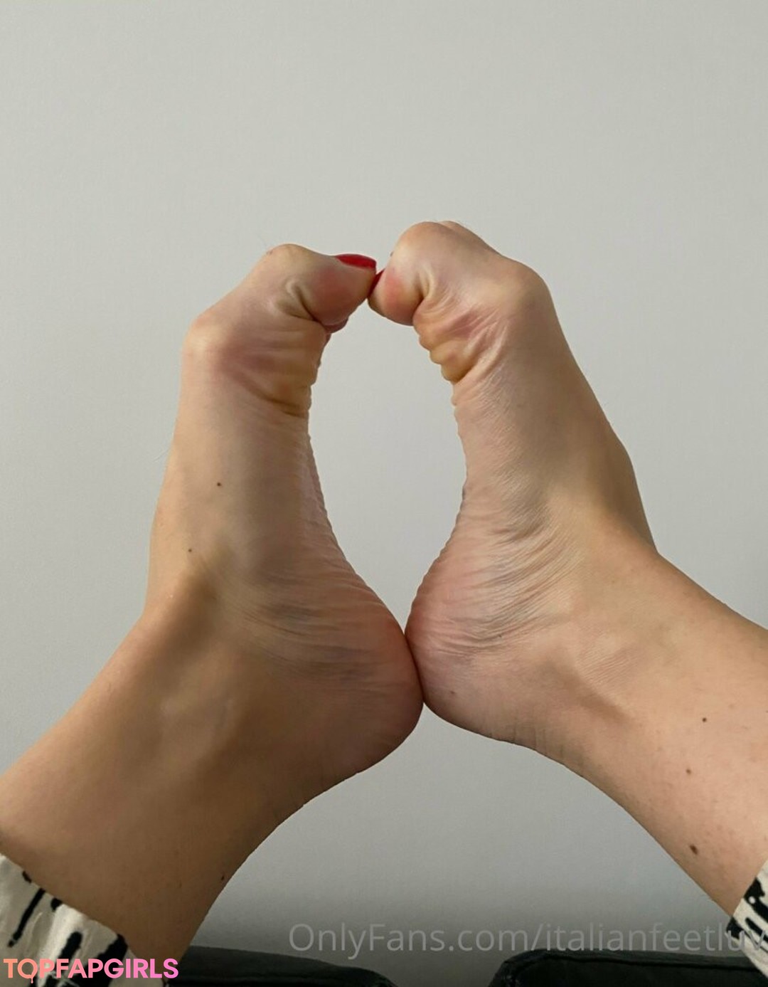 Foto di nudo di fuga di OnlyFans di Italianfeetluv #47 Foto di nudo di fuga di OnlyFans di Italianfeetluv #47