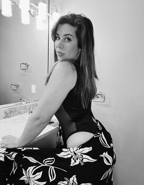 Foto di nudo di fuga di OnlyFans di Elspeth