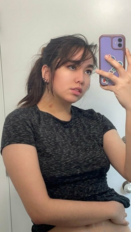 Foto di nudo di fuga di OnlyFans di Yandericia