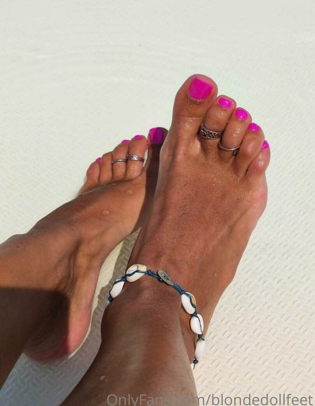 Foto di nudo di fuga di OnlyFans di Blondedollfeet