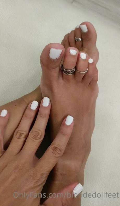 Foto di nudo di fuga di OnlyFans di Blondedollfeet