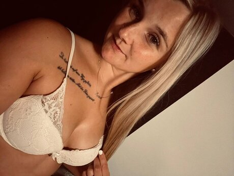 Foto di nudo di fuga di OnlyFans di Luisa