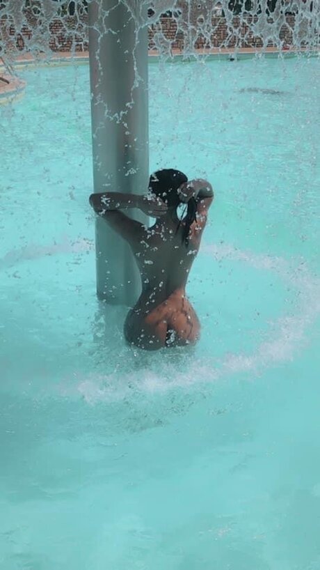 Foto di nudo di fuga di OnlyFans di Zeynepellen