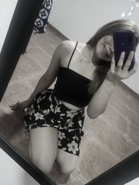 Foto di nudo di fuga di OnlyFans di Smiling13