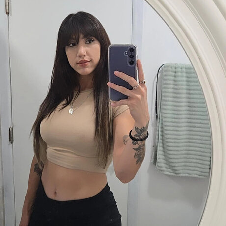 Foto di nudo di fuga di OnlyFans di Asia