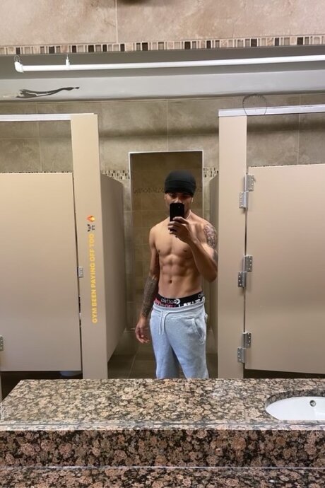 Foto di nudo di fuga di OnlyFans di The Goat 