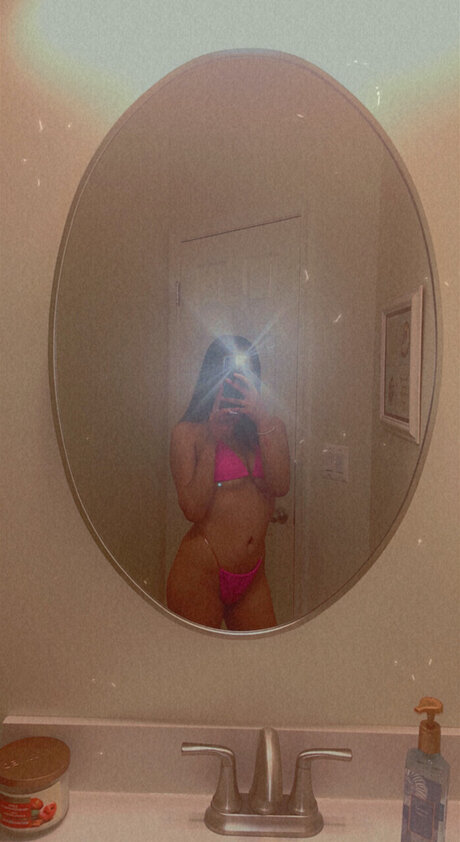 Foto di nudo di fuga di OnlyFans di Mari