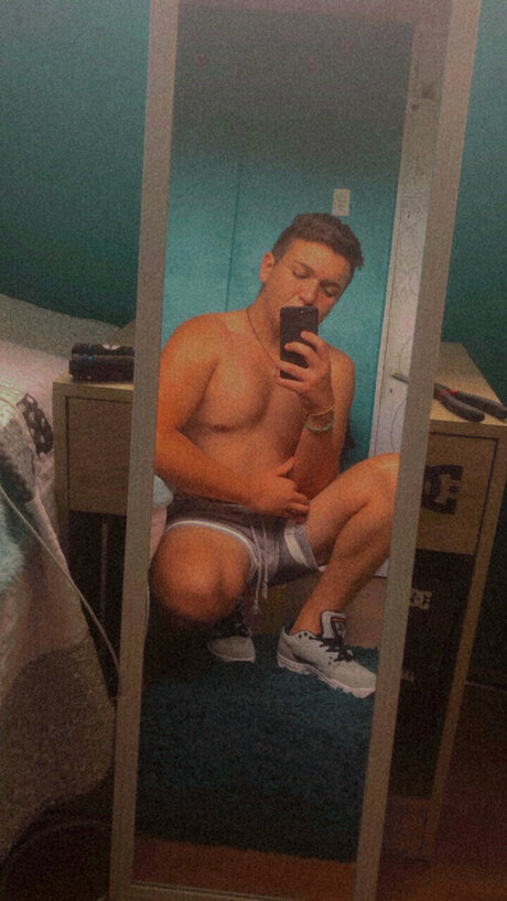 Foto di nudo di fuga di OnlyFans di Alejandro Castro