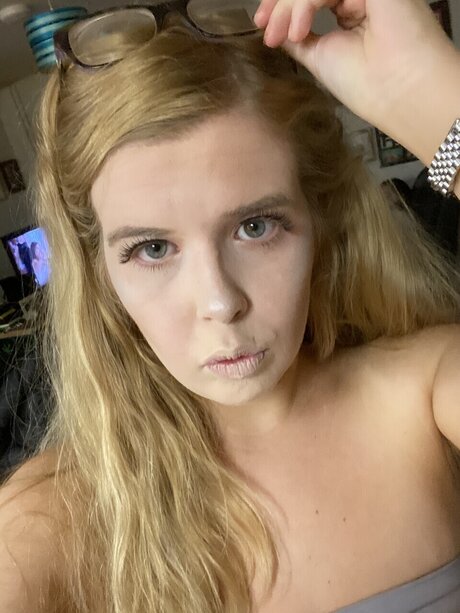 Foto di nudo di fuga di OnlyFans di Poppy
