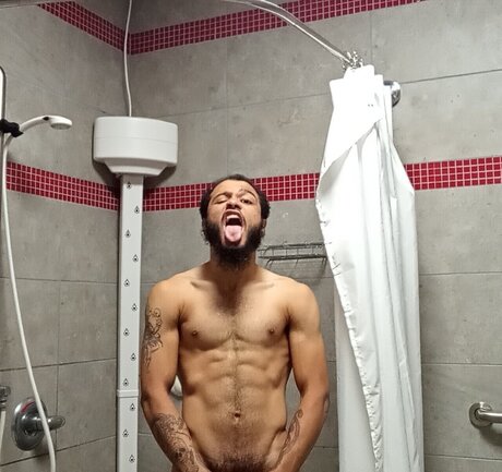 Foto di nudo di fuga di OnlyFans di Isaac