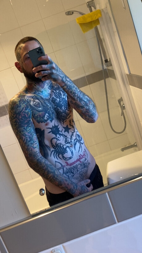 Foto di nudo di fuga di OnlyFans di Thatshowerguy