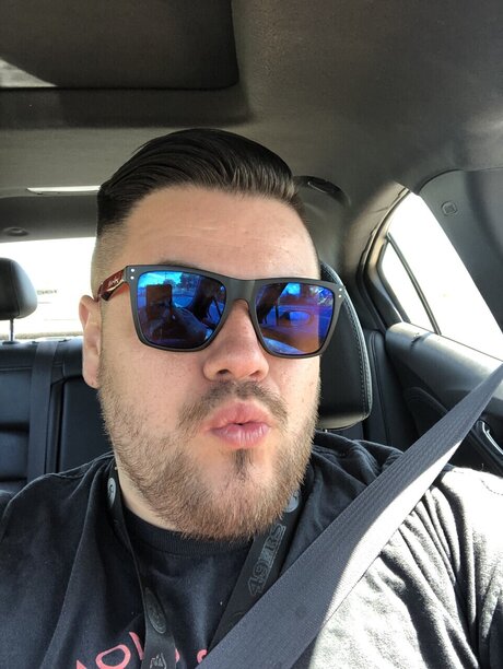 Foto di nudo di fuga di OnlyFans di Michael Simeon