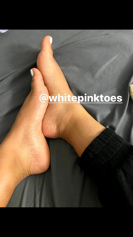Foto di nudo di fuga di OnlyFans di White Pink Toes