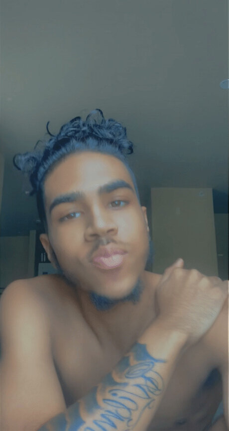 Foto di nudo di fuga di OnlyFans di Quisey
