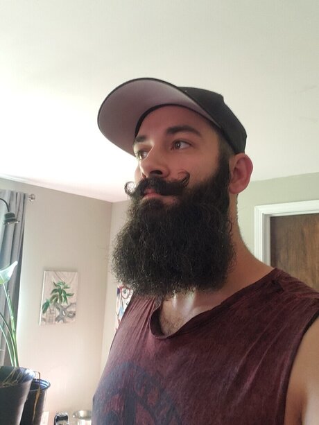 Foto di nudo di fuga di OnlyFans di Bearded Bard
