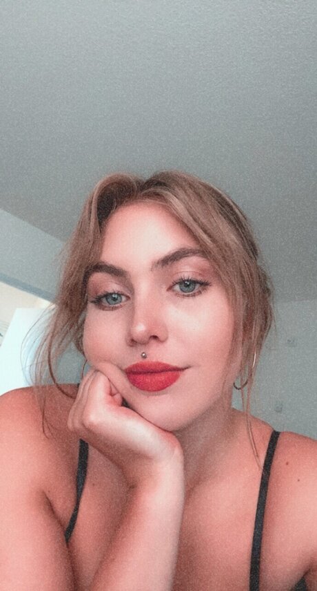 Foto di nudo di fuga di OnlyFans di Uhm
