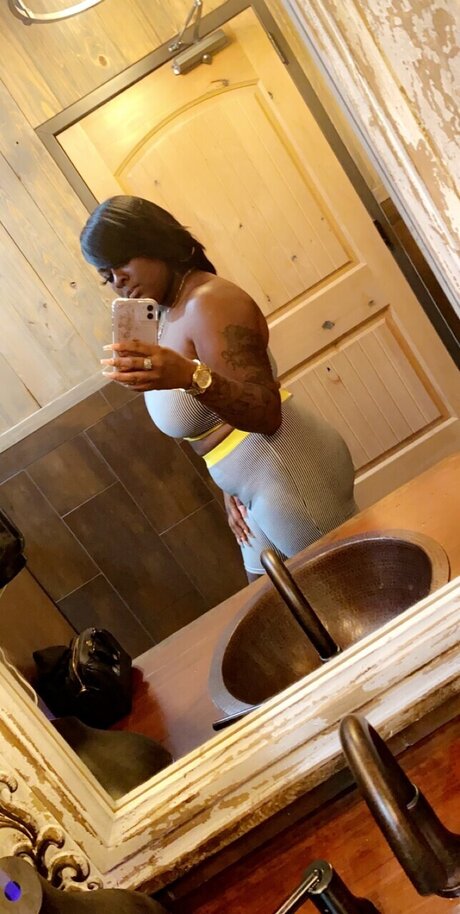 Foto di nudo di fuga di OnlyFans di Threewayyyyyy