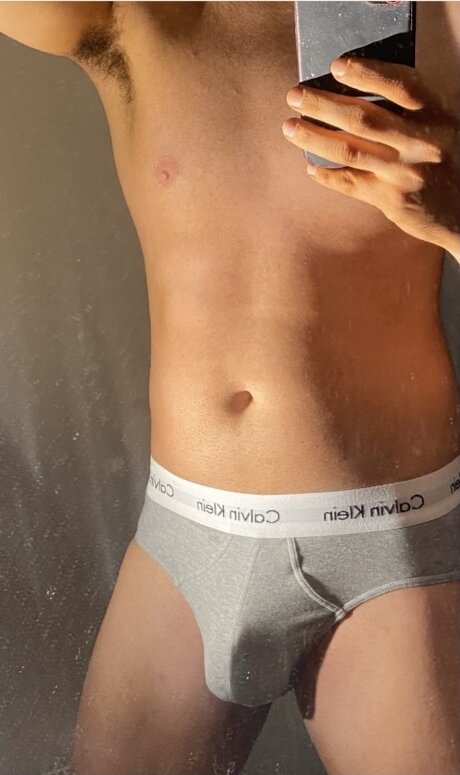 Foto di nudo di fuga di OnlyFans di British Lad
