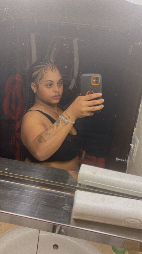 Foto di nudo di fuga di OnlyFans di Lightbrightbbya