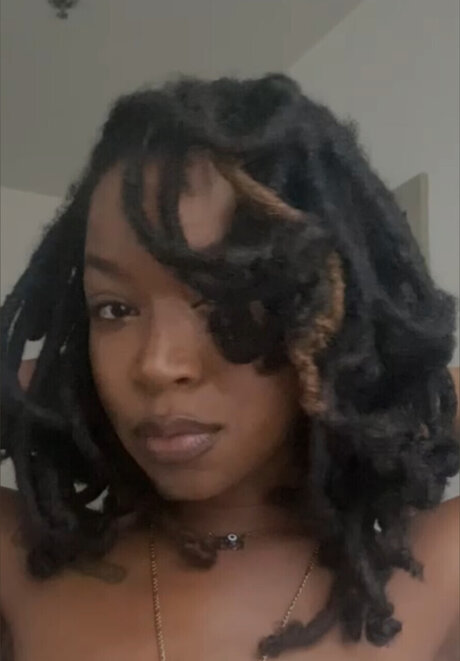 Foto di nudo di fuga di OnlyFans di Pretty Brown