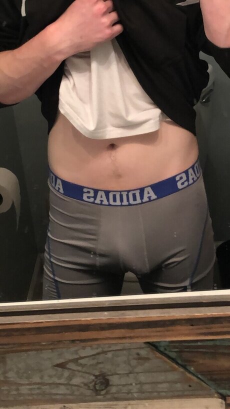 Foto di nudo di fuga di OnlyFans di John Press
