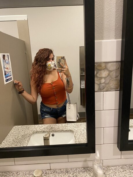 Foto di nudo di fuga di OnlyFans di Laura 