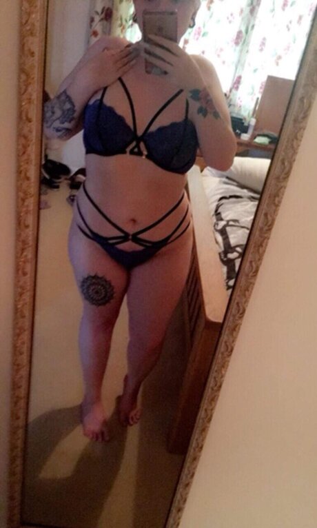 Foto di nudo di fuga di OnlyFans di Jade