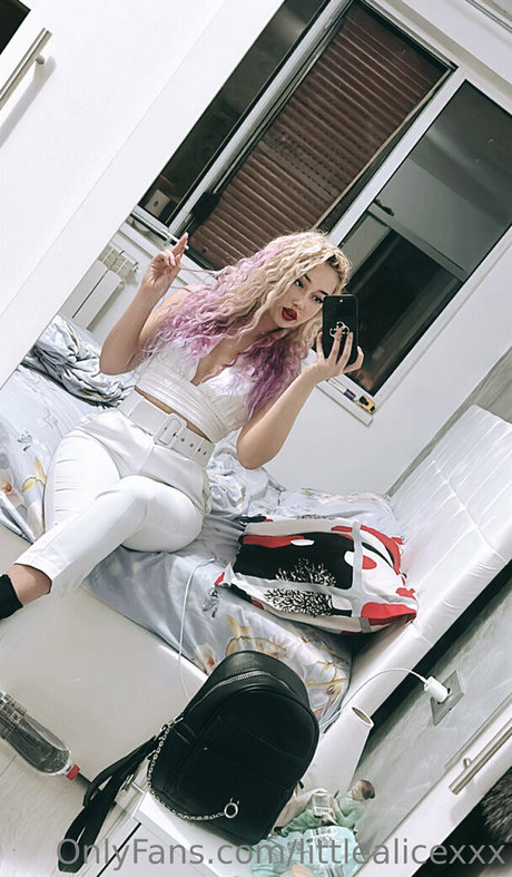 Foto di nudo di fuga di OnlyFans di Littlealicexxx