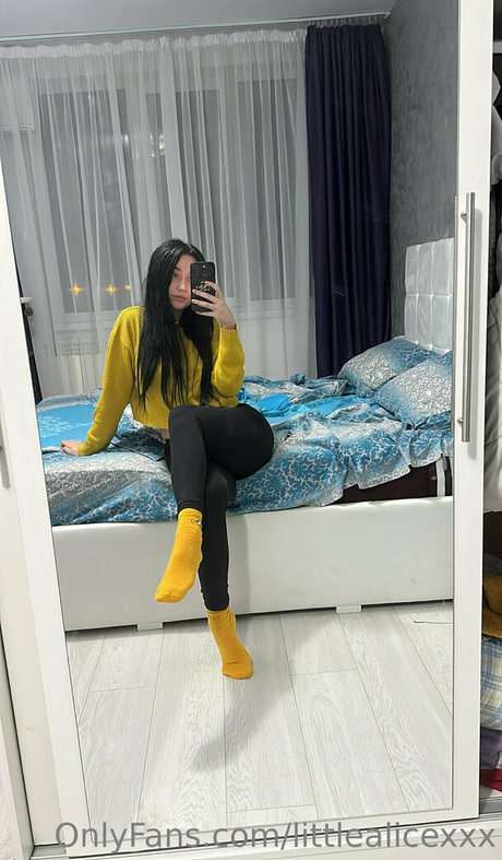 Foto di nudo di fuga di OnlyFans di Littlealicexxx