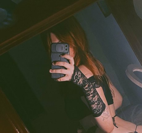 Foto di nudo di fuga di OnlyFans di Foxy Bellyne