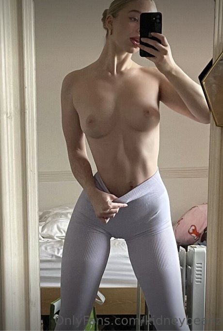Foto di nudo di fuga di OnlyFans di Kizzyrain