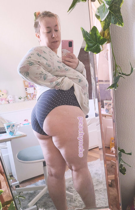 Peachyneko