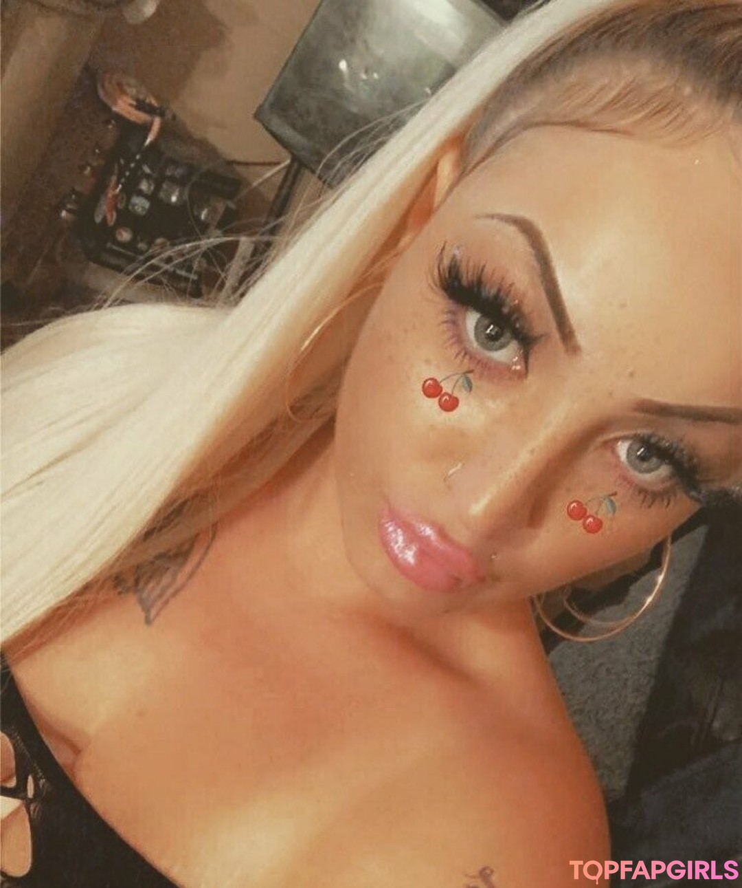 Foto di nudo di fuga di OnlyFans di Snowbunnygang420 #10 Foto di nudo di fuga di OnlyFans di Snowbunnygang420 #10