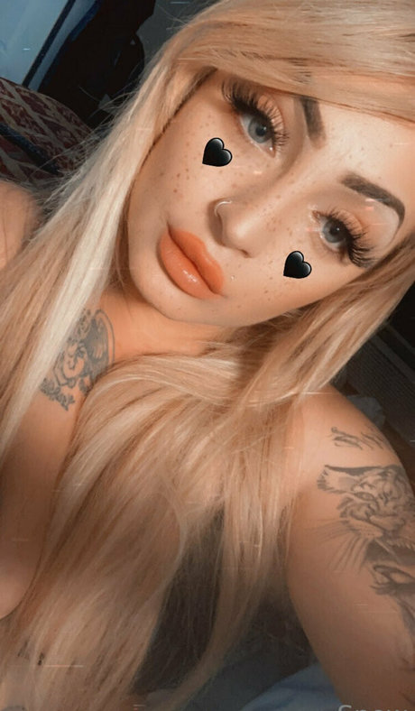 Foto di nudo di fuga di OnlyFans di Snowbunnygang420