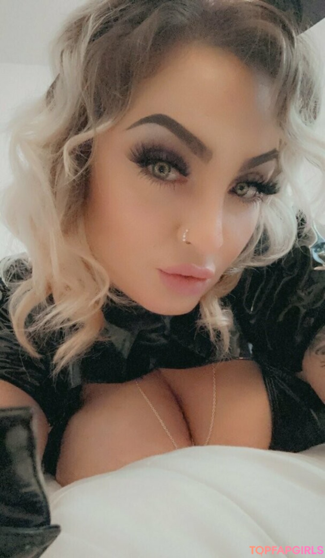 Foto di nudo di fuga di OnlyFans di Snowbunnygang420 #7 Foto di nudo di fuga di OnlyFans di Snowbunnygang420 #7