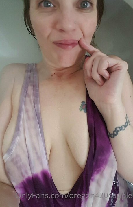 Foto di nudo di fuga di OnlyFans di Oregon420couple