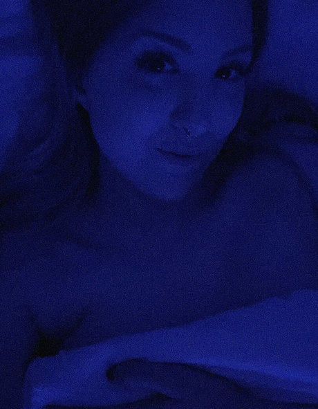 Foto di nudo di fuga di OnlyFans di Binamusik
