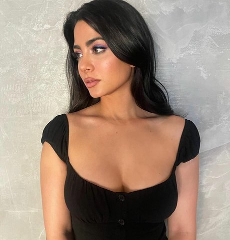 Foto di nudo di fuga di OnlyFans di Emeraude Toubia