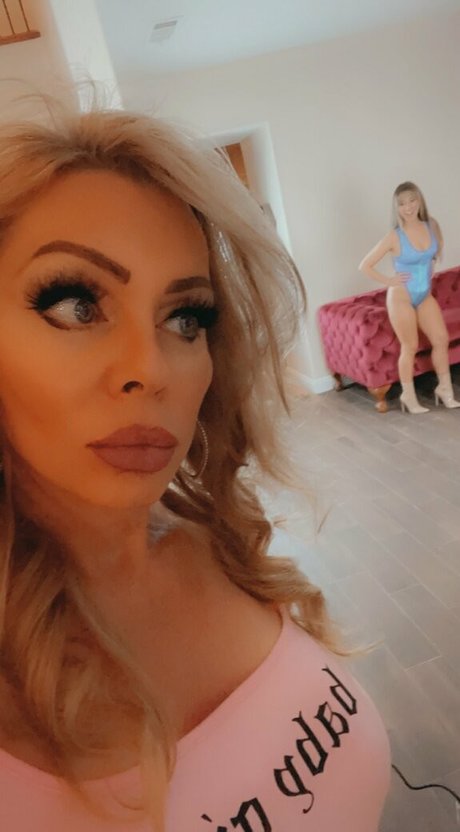 Foto di nudo di fuga di OnlyFans di Nadiavalentine