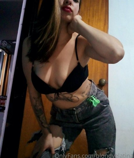 Foto di nudo di fuga di OnlyFans di Vallatina