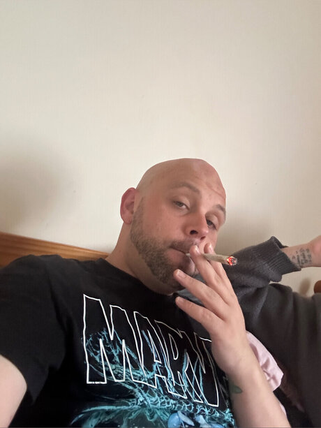 Foto di nudo di fuga di OnlyFans di  Ampampampamp 