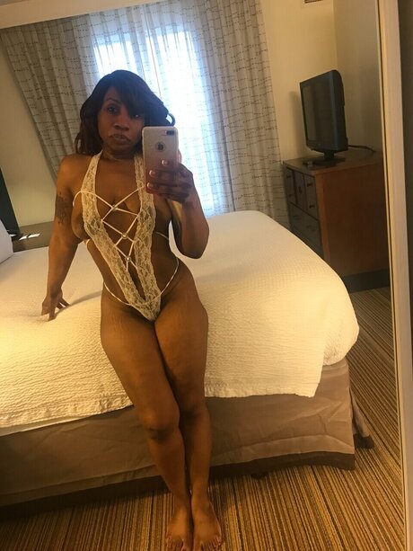 Foto di nudo di fuga di OnlyFans di Clittoria